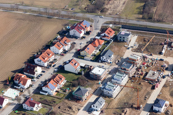 Vue aérienne de Salierstrasse à le quartier Heiligenstein in Römerberg dans le département Rhénanie-Palatinat, Allemagne