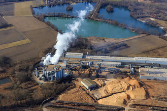 Vue aérienne de Zone industrielle Konrad-Nolte-Straße outre-Rhin avec Rheinspan GmbH & Co. KG à Germersheim dans le département Rhénanie-Palatinat, Allemagne