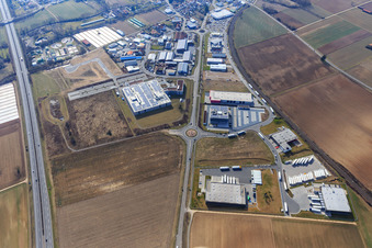 Vue aérienne de IG Im Speyerer Tal avec ITK Engineering GmbH, stagiaire TRANSAC. Speditionsgesellschaft mbH, Kardex Software GmbH, Resinnovation GmbH et DBK David + Baader GmbH à Rülzheim dans le département Rhénanie-Palatinat, Allemagne