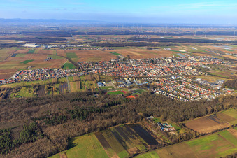 Vue oblique de Vue de la ville depuis le sud-ouest à Kandel dans le département Rhénanie-Palatinat, Allemagne