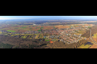Vue aérienne de Panorama de la ville depuis le sud à Kandel dans le département Rhénanie-Palatinat, Allemagne