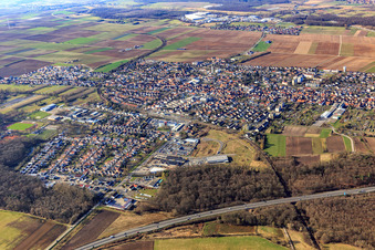 Vue d'ensemble de la ville depuis le sud-est à Kandel dans le département Rhénanie-Palatinat, Allemagne hors des airs