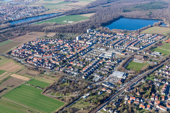 Vue aérienne de Zones riveraines du lac de carrière Untergrombach en Untergrombach à le quartier Untergrombach in Bruchsal dans le département Bade-Wurtemberg, Allemagne