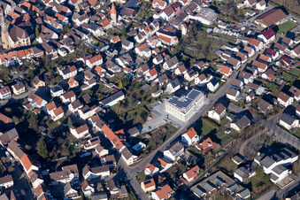 Vue aérienne de Centre médical sur Heidolfstr à le quartier Heidelsheim in Bruchsal dans le département Bade-Wurtemberg, Allemagne