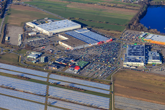 Vue aérienne de GLOBUS Waghäusel-Wiesental, quincaillerie Globus Waghäusel-Wiesental et meubles ROLLER Waghäusel-Wiesental à le quartier Wiesental in Waghäusel dans le département Bade-Wurtemberg, Allemagne