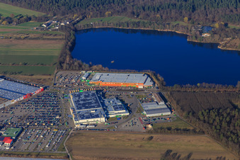 Vue aérienne de GLOBUS Waghäusel-Wiesental,. Quincaillerie Globus Waghäusel-Wiesental à la gravière Waghäusel-Wiesental à le quartier Wiesental in Waghäusel dans le département Bade-Wurtemberg, Allemagne