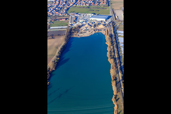 Photographie aérienne de Lac en béton avec l'usine de béton Fehr Technologies du sud-ouest à le quartier Wiesental in Waghäusel dans le département Bade-Wurtemberg, Allemagne
