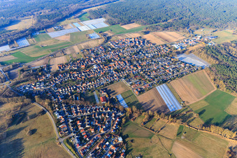 Vue aérienne de Vue d'ensemble de la ville depuis le sud à Hanhofen dans le département Rhénanie-Palatinat, Allemagne