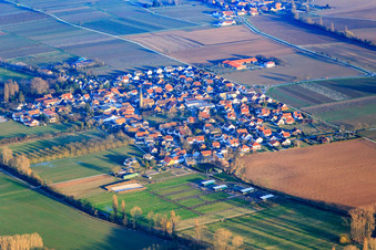 Vue aérienne de Vue du village depuis le nord-ouest à Großfischlingen dans le département Rhénanie-Palatinat, Allemagne
