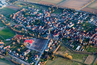 Vue oblique de Champ de foire à le quartier Drusweiler in Kapellen-Drusweiler dans le département Rhénanie-Palatinat, Allemagne