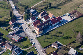 Vue aérienne de Centre commercial Scé Henri Strohm à Betschdorf dans le département Bas Rhin, France