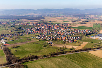 Vue aérienne de Vue des rues et des maisons dans les quartiers résidentiels à Surbourg dans le département Bas Rhin, France