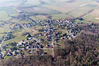 Vue aérienne de Biblisheim dans le département Bas Rhin, France