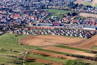Vue aérienne de Zone de peuplement à Niedermodern dans le département Bas Rhin, France