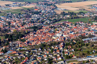 Vue aérienne de Pfaffenhoffen à Val-de-Moder dans le département Bas Rhin, France