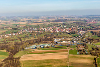 Vue aérienne de Les rives de la Zorn à Steinbourg dans le département Bas Rhin, France