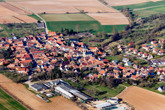 Vue aérienne de Champs agricoles et terres agricoles à Melsheim dans le département Bas Rhin, France