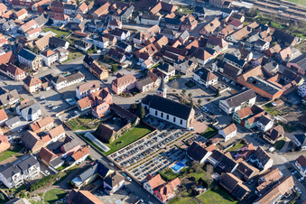 Vue aérienne de Mommenheim dans le département Bas Rhin, France