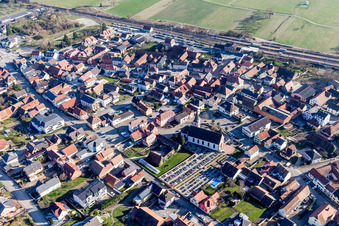 Vue aérienne de Mommenheim dans le département Bas Rhin, France