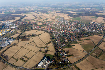Quartier Freistett in Rheinau dans le département Bade-Wurtemberg, Allemagne du point de vue du drone