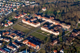Vue aérienne de Administration municipale d'Illenaueer Arkaden à le quartier Oberachern in Achern dans le département Bade-Wurtemberg, Allemagne