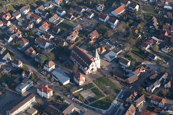 Vue aérienne de St. Stefan sur la Stefansplatz à le quartier Oberachern in Achern dans le département Bade-Wurtemberg, Allemagne