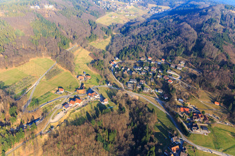 Vue aérienne de Bergstraße, Am Schloßberg à Sasbachwalden dans le département Bade-Wurtemberg, Allemagne
