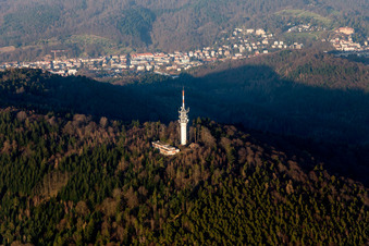 Vue aérienne de Mât de transmission sur le Fremersberg à Baden-Baden dans le département Bade-Wurtemberg, Allemagne