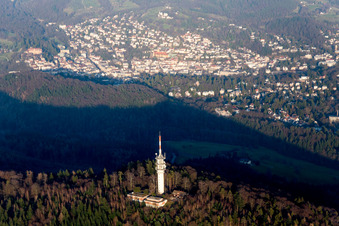 Vue aérienne de Mât de transmission sur le Fremersberg à Baden-Baden dans le département Bade-Wurtemberg, Allemagne