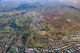 Vue aérienne de Hôpital Mittelbaden Baden-Baden ci-dessous à le quartier Oos in Baden-Baden dans le département Bade-Wurtemberg, Allemagne