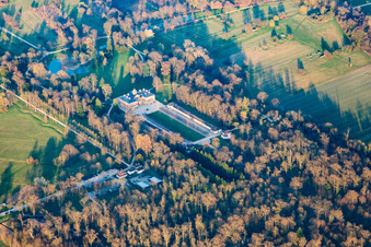 Vue aérienne de Parc du palais du château de Favorite à le quartier Förch in Rastatt dans le département Bade-Wurtemberg, Allemagne