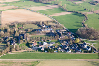 Vue aérienne de Camp de la Cité des Cadres à Oberrœdern dans le département Bas Rhin, France