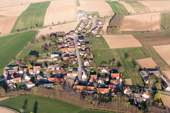 Vue aérienne de Crœttwiller dans le département Bas Rhin, France