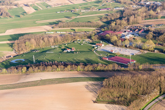 Vue d'oiseau de Neewiller-près-Lauterbourg dans le département Bas Rhin, France
