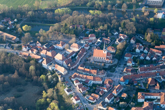 Lauterbourg dans le département Bas Rhin, France du point de vue du drone