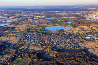 Vue aérienne de Vue de la ville depuis l'ouest jusqu'au Rhin à Hagenbach dans le département Rhénanie-Palatinat, Allemagne