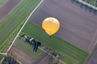 Vue aérienne de Lancement de ballons à le quartier Hayna in Herxheim bei Landau dans le département Rhénanie-Palatinat, Allemagne