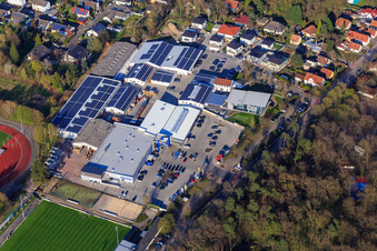 Vue aérienne de Quartier Lanzet avec EDEKA Albrecht et Hagebau Kompakt - Gillet Baustoffe GmbH à Herxheim bei Landau dans le département Rhénanie-Palatinat, Allemagne