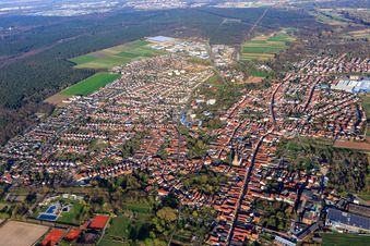 Vue aérienne de Vue d'ensemble de la ville depuis le sud-ouest à Bellheim dans le département Rhénanie-Palatinat, Allemagne