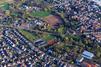 Vue aérienne de Spiegelbachpark, Spiegelbachhalle et Fortmühlhalle à Bellheim dans le département Rhénanie-Palatinat, Allemagne