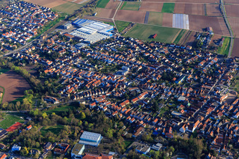 Photographie aérienne de Vue de la ville depuis le nord-ouest avec Kardex Remstar à Bellheim dans le département Rhénanie-Palatinat, Allemagne