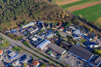 Vue aérienne de Zone commerciale Am Weidensatz avec Dafferner, EDEKA Klos et Rummel Screen Printing and Advertising Technology GmbH à Bellheim dans le département Rhénanie-Palatinat, Allemagne