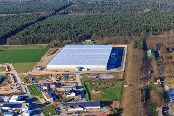 Zone industrielle de Waldstückerring avec chantier de construction du hall logistique pour Continental Reifen GmbH et FIEGE Logistik à Bellheim dans le département Rhénanie-Palatinat, Allemagne vue d'en haut