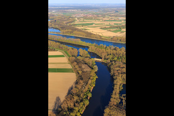 Vue aérienne de Embouchure du Michelsbach dans le Rhin à la station de pompage de Sonderheim Sud à le quartier Sondernheim in Germersheim dans le département Rhénanie-Palatinat, Allemagne