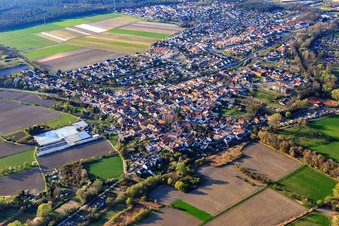 Vue aérienne de Vue d'ensemble de la ville depuis le sud-est à le quartier Sondernheim in Germersheim dans le département Rhénanie-Palatinat, Allemagne