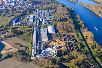 Vue aérienne de Zone industrielle Konrad-Nolte-Straße du sud avec Rheinspan GmbH & Co. KG à Germersheim dans le département Rhénanie-Palatinat, Allemagne