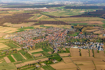 Vue aérienne de De l'ouest à le quartier Liedolsheim in Dettenheim dans le département Bade-Wurtemberg, Allemagne