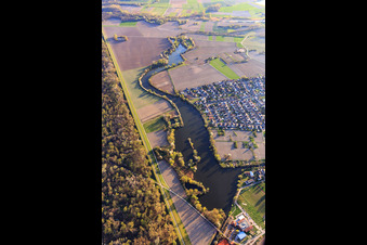 Vue aérienne de Eaux Fischmahl entre le barrage du Rhin et ses environs à Leimersheim dans le département Rhénanie-Palatinat, Allemagne