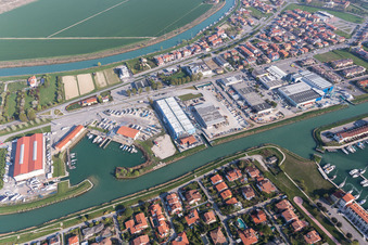 Vue aérienne de Caorle dans le département Metropolitanstadt Venedig, Italie