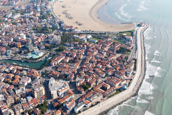 Vue d'oiseau de Caorle dans le département Metropolitanstadt Venedig, Italie